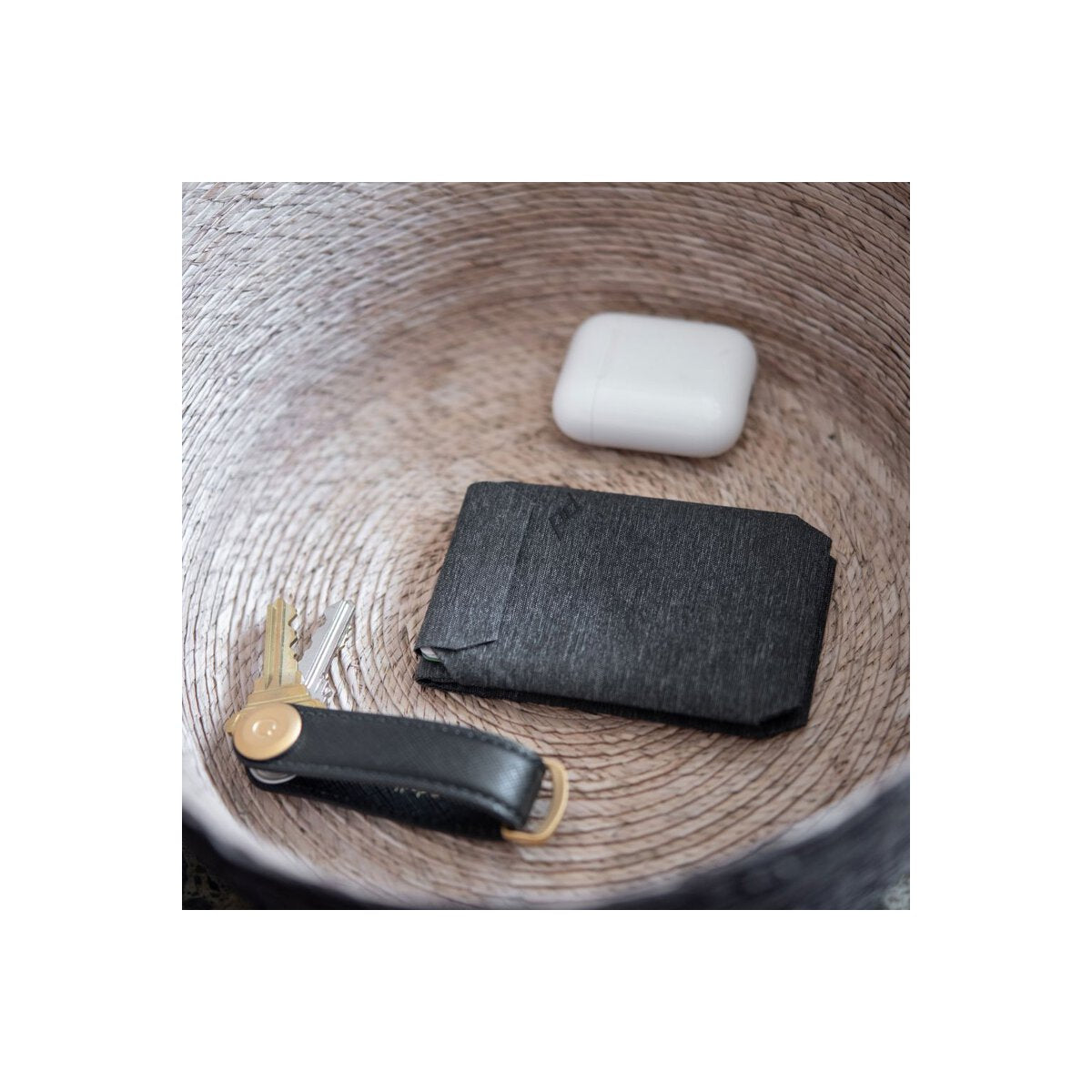 MagSafe peněženka Peak Design Stand Wallet - šedá - iSTYLE CZ