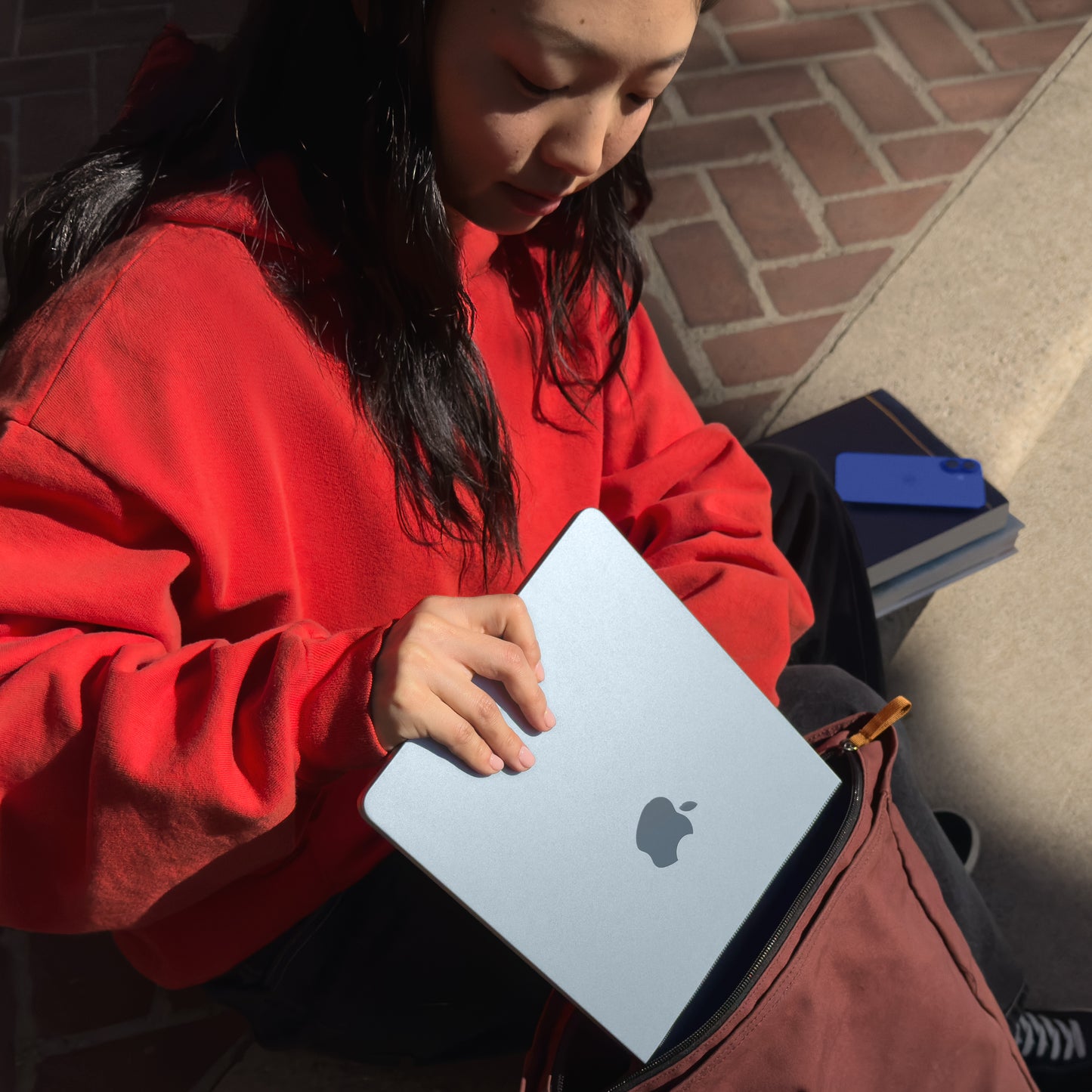 MacBook Air 13,6", Apple M4 10jádrové CPU, 8jádrové GPU, 16GB, 256GB SSD, CZ - temně inkoustový - iSTYLE CZ