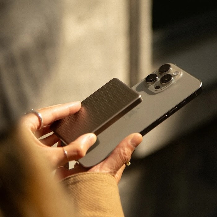 MagSafe powerbanka Native Union Active 5000mAh - stříbrná - iSTYLE CZ