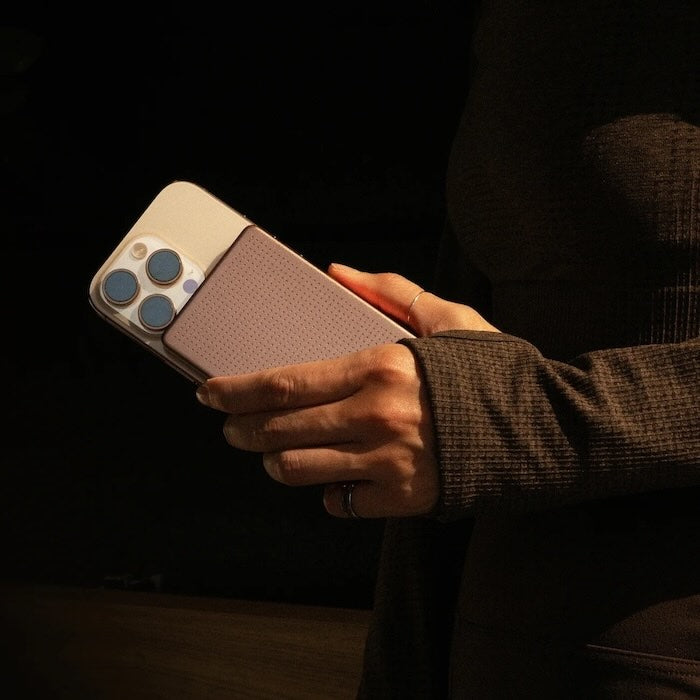 MagSafe powerbanka Native Union Active 5000mAh - stříbrná - iSTYLE CZ