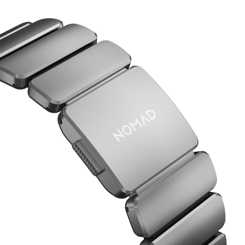 Řemínek pro Apple Watch 45/46/49 mm Nomad Stratos Band FKM - stříbrný - iSTYLE.cz
