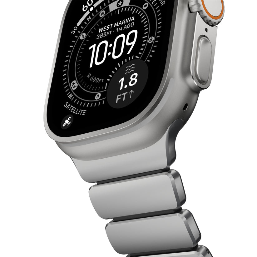 Řemínek pro Apple Watch 45/46/49 mm Nomad Stratos Band FKM - stříbrný - iSTYLE.cz