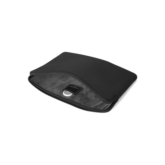 Obal pro Macbook 14" Pipetto Classic Fit Sleeve - černý - iSTYLE CZ