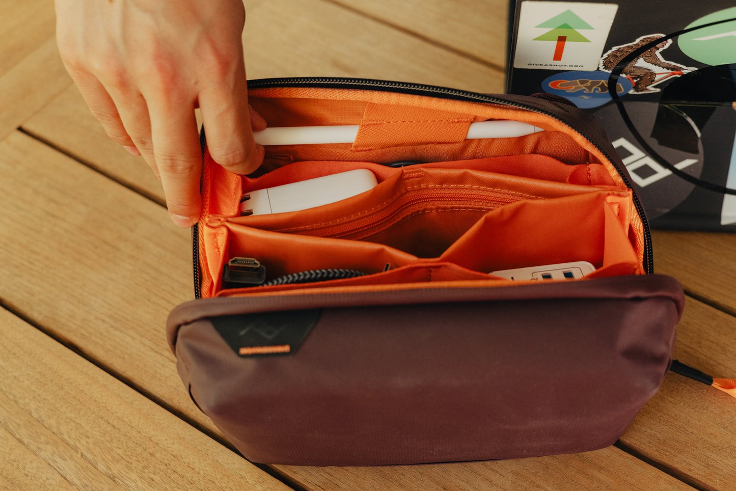 Organizér Peak Design Tech Pouch - švestkový - iSTYLE.cz
