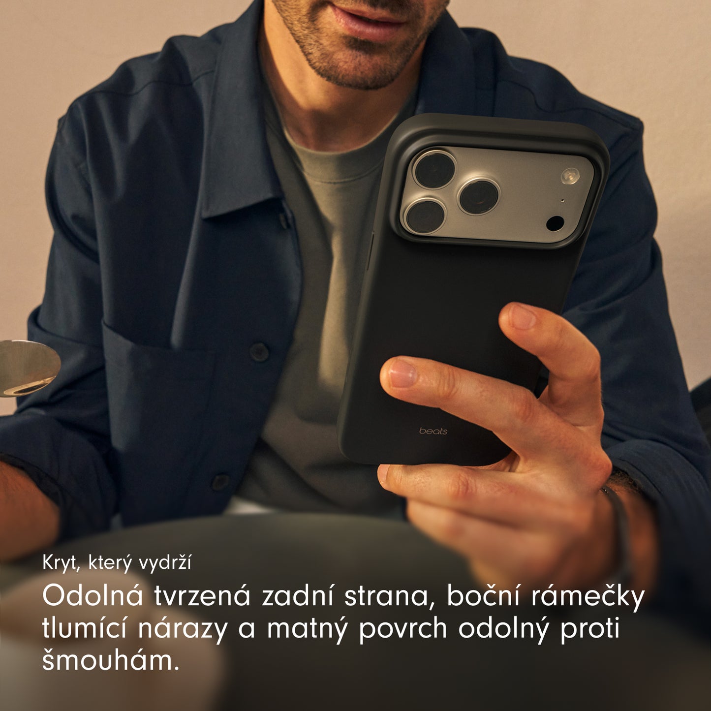 Kryt pro iPhone 17 Pro Max Beats s MagSafe a ovladačem fotoaparátu - granitově šedý - iSTYLE CZ