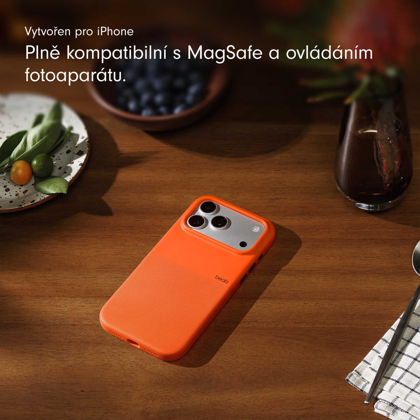Odolný kryt iPhone 17 Pro Max Beats s MagSafe a ovladačem fotoaparátu - sierra oranžový - iSTYLE CZ