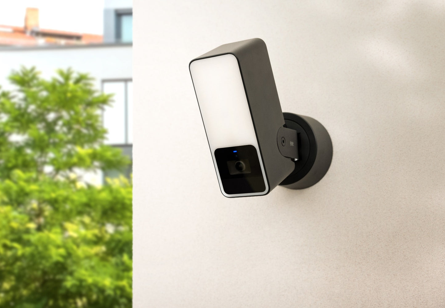 Venkovní HomeKit kamera Eve Outdoor Cam Secure Floodlight Camera - iSTYLE CZ