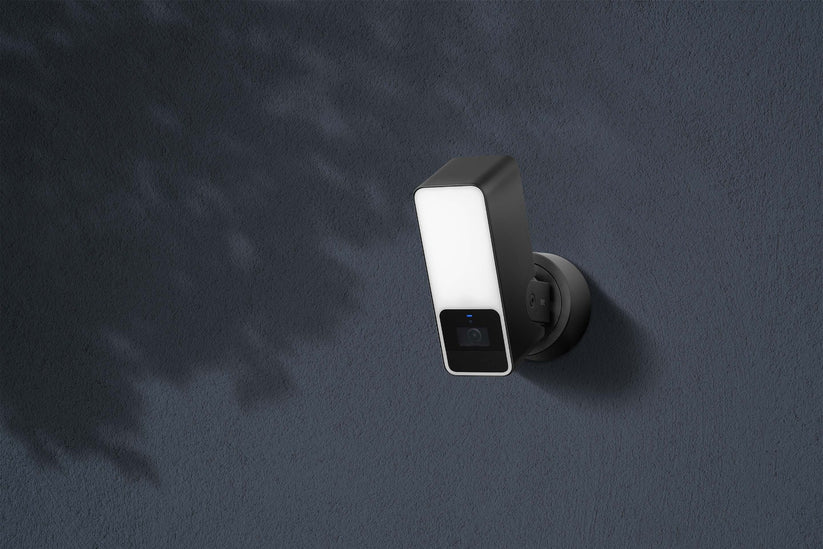 Venkovní HomeKit kamera Eve Outdoor Cam Secure Floodlight Camera - iSTYLE CZ