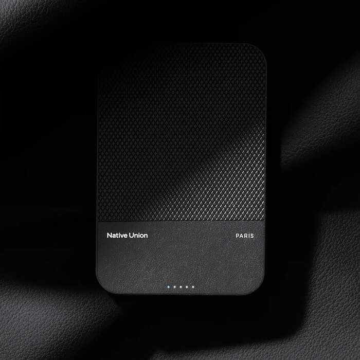 MagSafe powerbanka Native Union (Re)Classic 5000mAh - černá - iSTYLE CZ