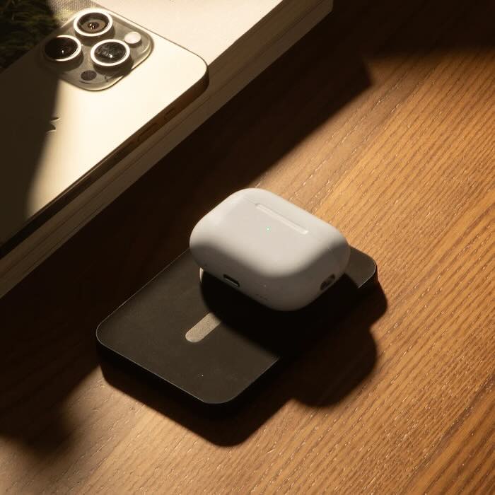 MagSafe powerbanka Native Union (Re)Classic 5000mAh - černá - iSTYLE CZ
