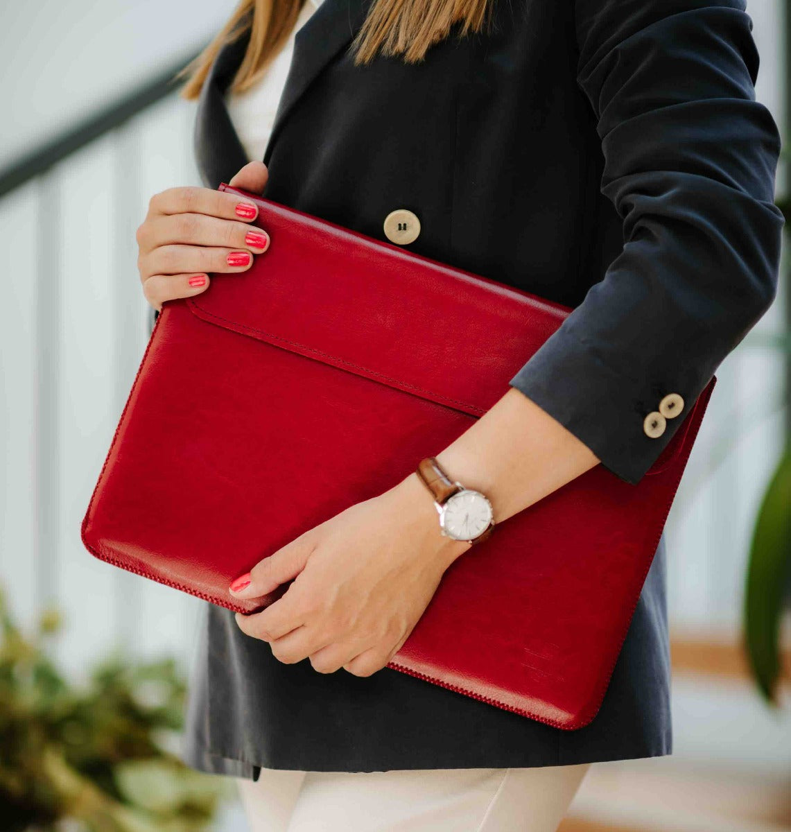 Obal na MacBook Pro 16" Red Ant Whiskey Aroma - červený - iSTYLE CZ