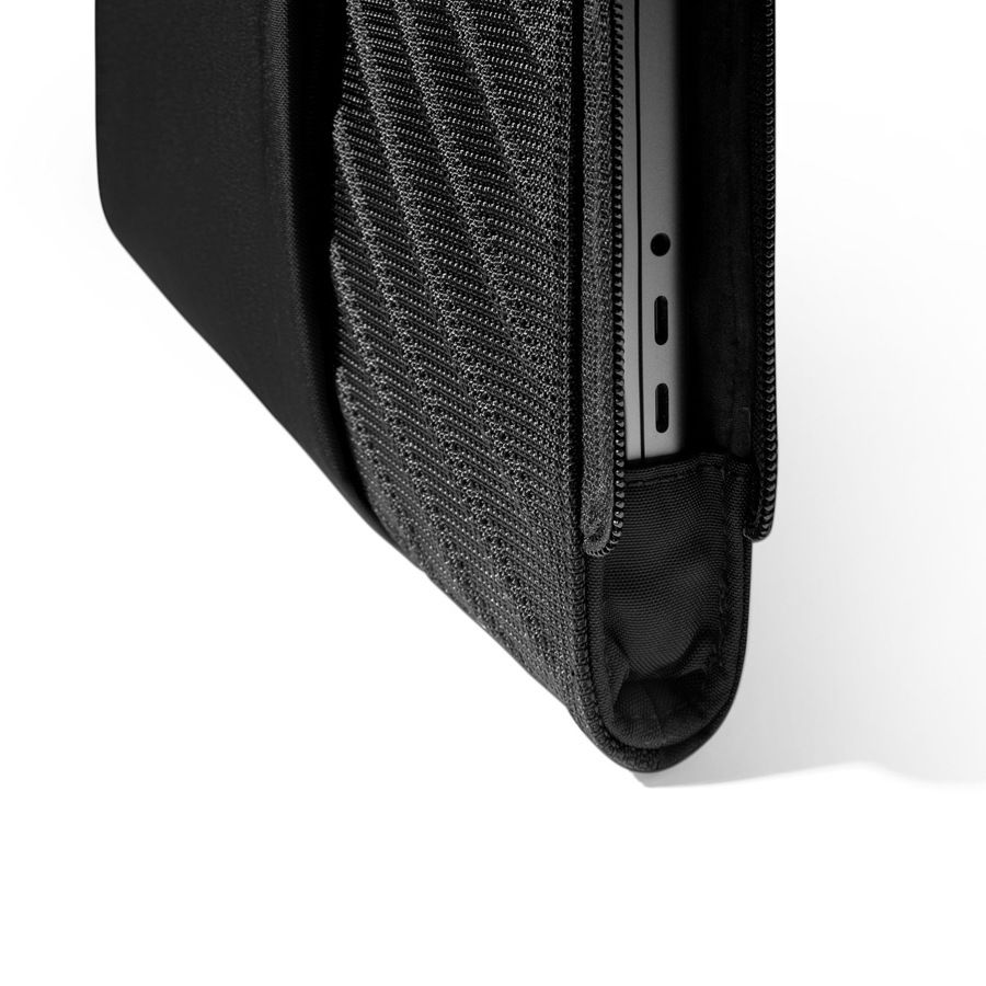 Pouzdro pro MacBook 16" tomtoc Voyage-A16 - černé - iSTYLE CZ