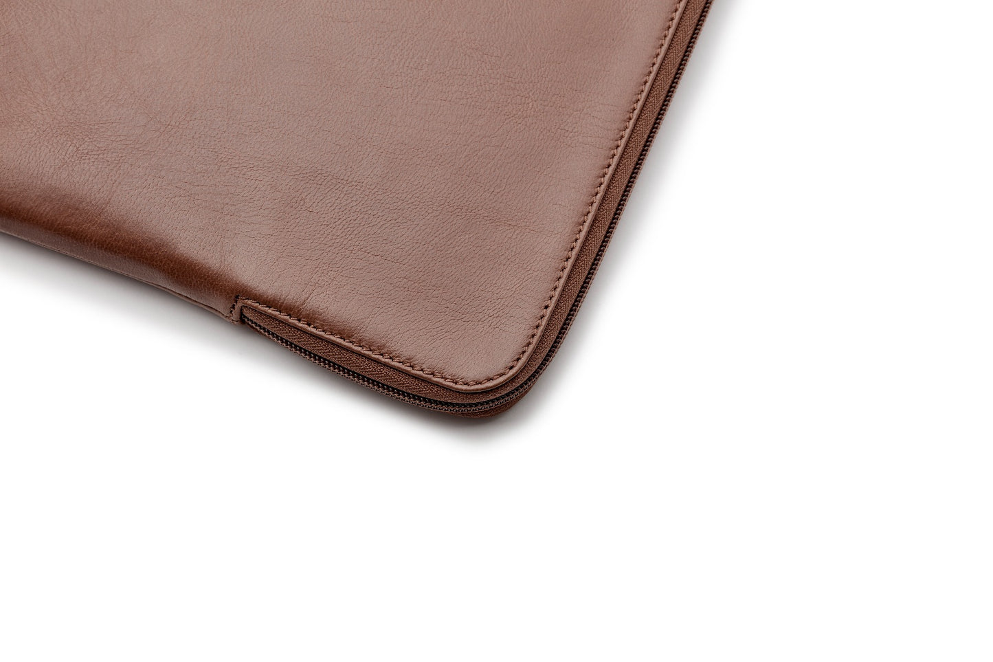 Pouzdro pro MacBook Pro 14" Trunk Leather Sleeve - hnědé - iSTYLE CZ